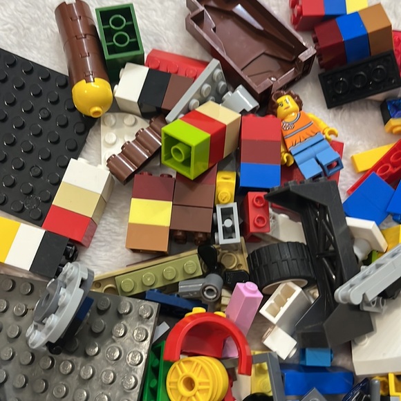 Legos with building book - Picture 4 of 11